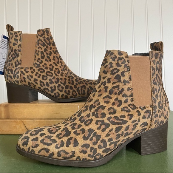 NWT Bos & Co. RECAP Waterproof Faux Leopard Leather Chelsea Boots *Portugal* - Picture 1 of 15